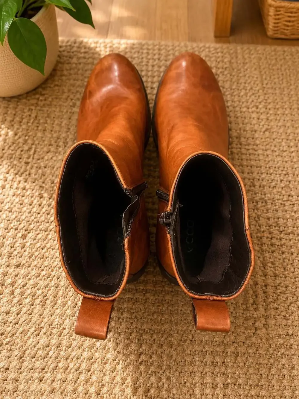 ECCO TrayTech Cognac Brown Leather Ankle Boots Lug Sole Zip Women's
